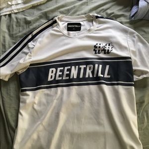 Beentrill tee